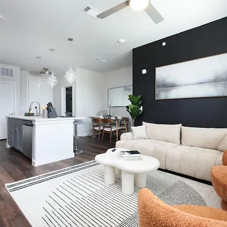 2Br Urban Escape-W Prkng, Near Rvrwalk & Conv Ctr Apartment